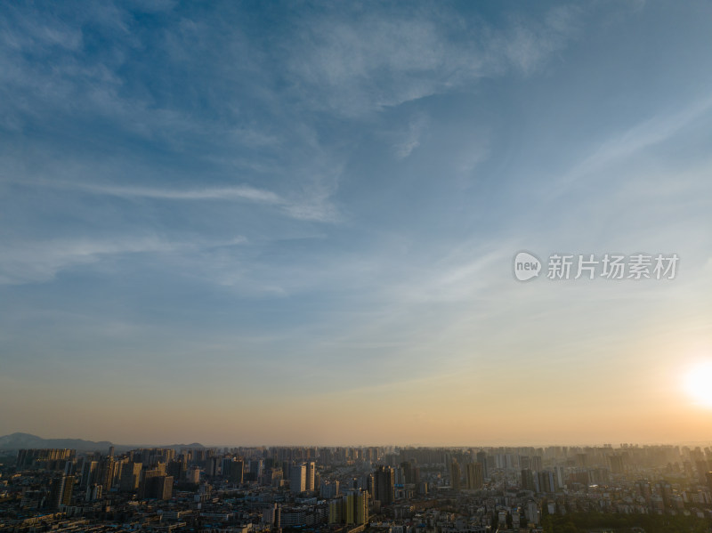 日落悬日 繁华都市城市上空 城市风光航拍