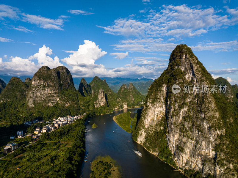 广西 桂林山水 漓江 九马画山黄布倒影