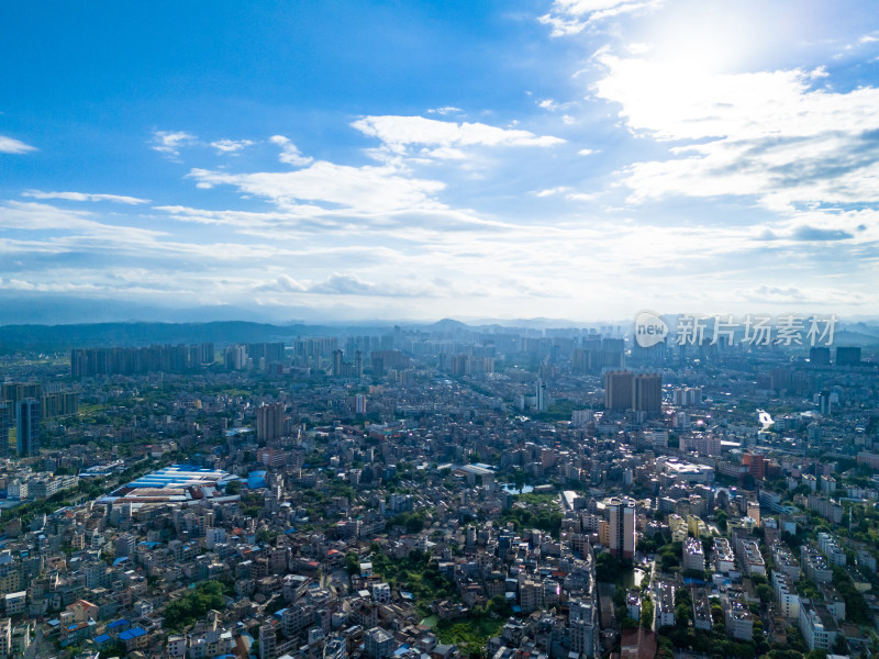 广西玉林城市蓝天白云航拍图