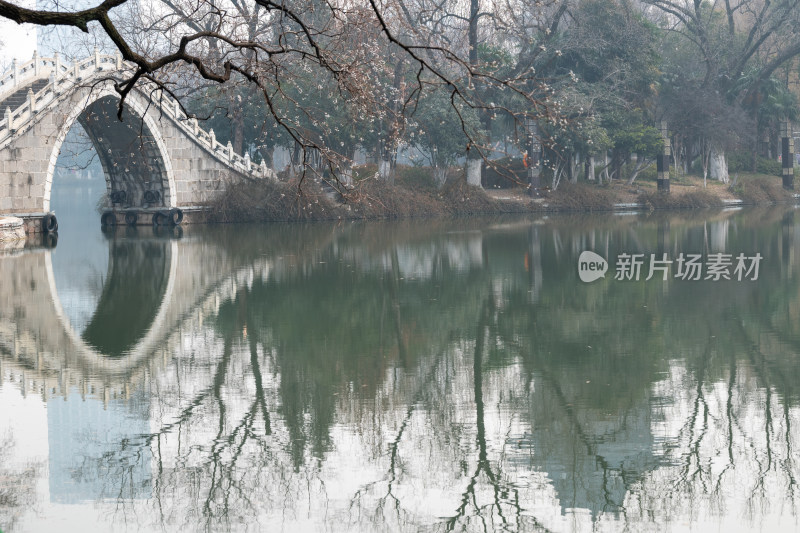 冬日，合肥市包公园湖边风景