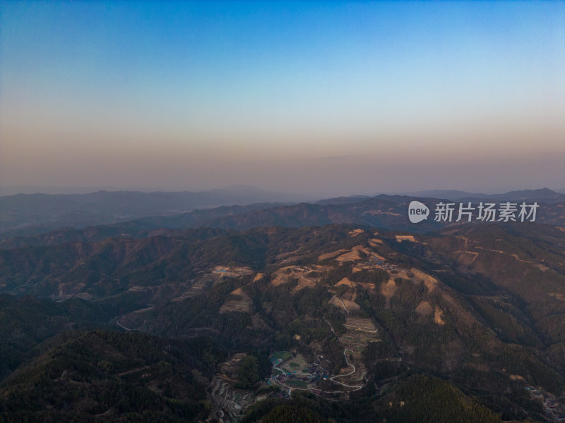 连绵起伏山川日落晚霞航拍摄影图