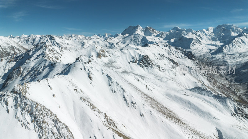 航拍雪山自然风景