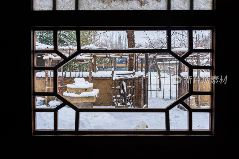 窗外的雪景农村老式窗户