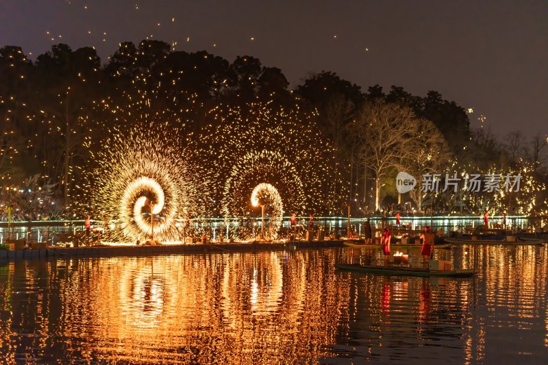 江苏南京珍珠泉打铁花