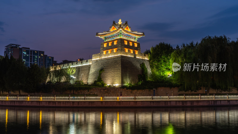 北京角楼图书馆护城河夜晚风光