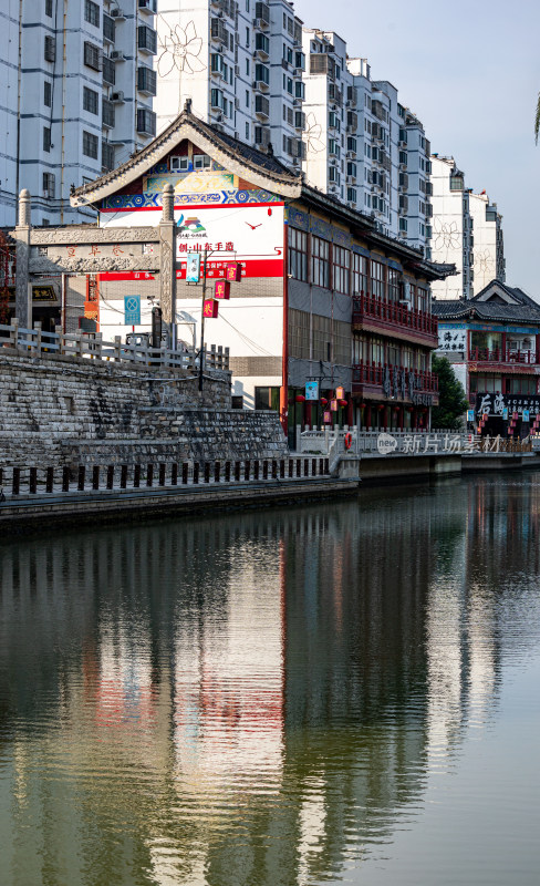 济宁宣阜巷老运河河畔古建城市风光倒影