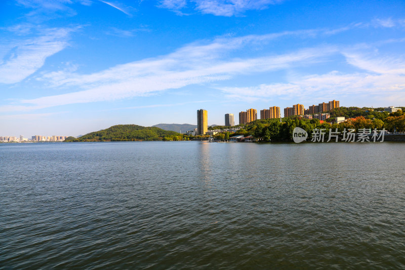 黄石磁湖景区城市风光，眺望城市天际线