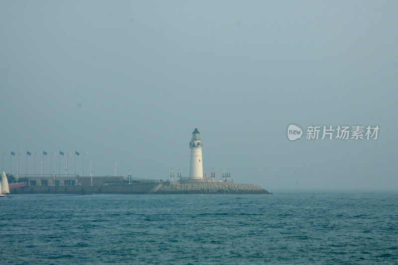 青岛海边灯塔