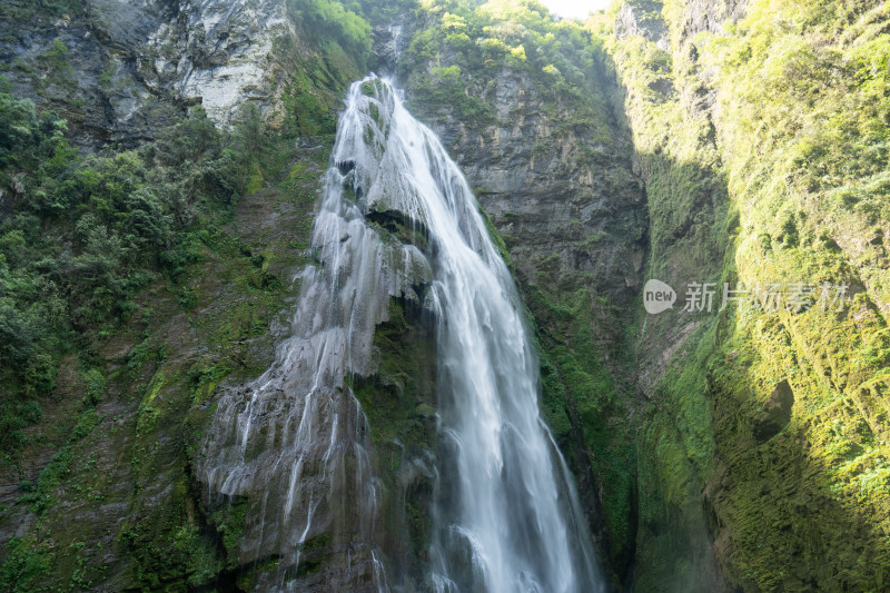 湖南湘西大龙洞瀑布