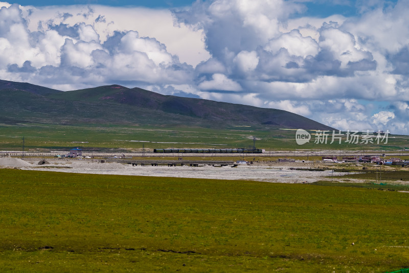 西藏青藏铁路念青唐古拉