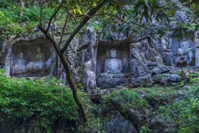 杭州西湖飞来峰塑像一线天风景