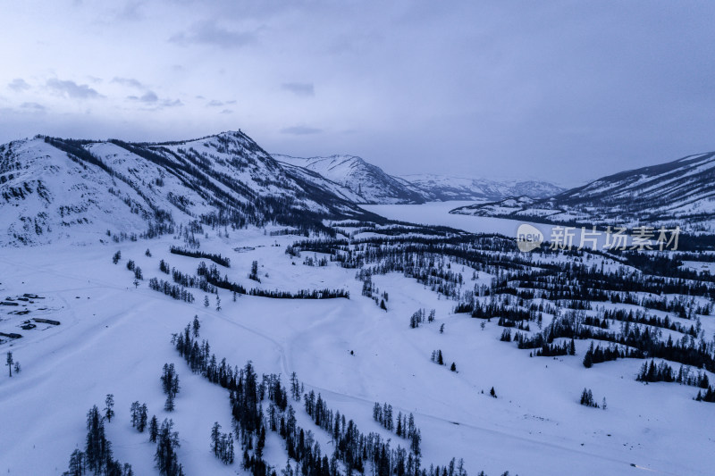 新疆阿勒泰喀纳斯冬季雪景