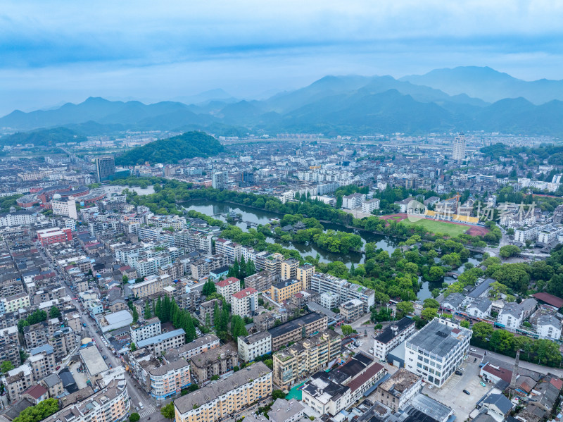 航拍浙江省台州市临海市东湖景区紫阳古街