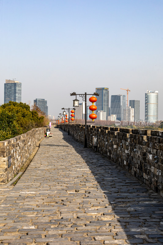 南京古城墙看南京城市建筑景观