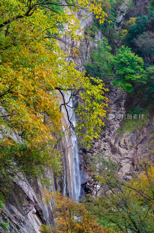 河南省洛阳白云山九龙潭秋天风景