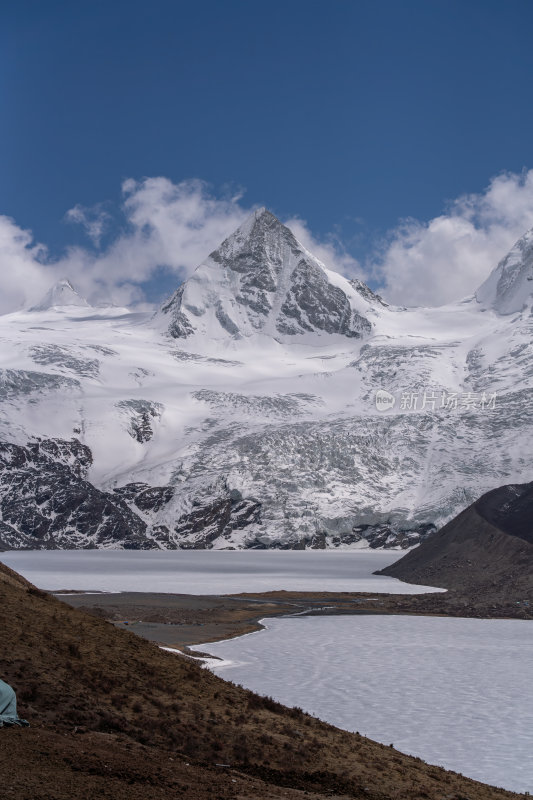 西藏那曲比如萨普神山圣山圣湖冰川壮丽景色