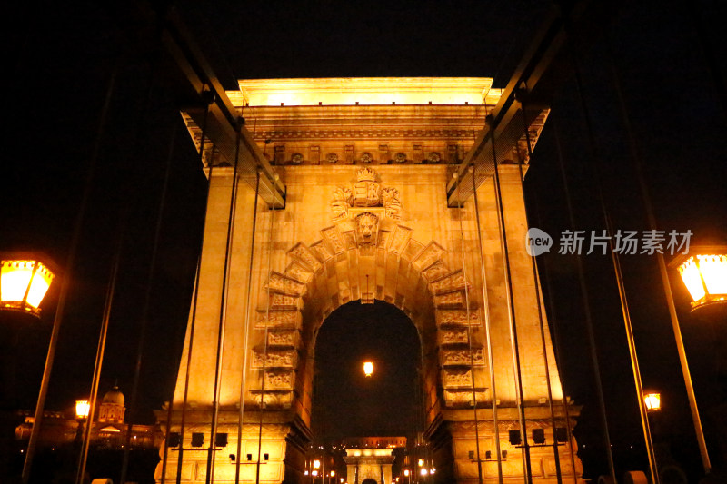 匈牙利塞切尼链子大桥桥头堡夜景