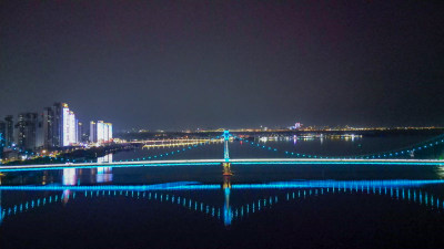 航拍湖北襄阳汉江凤雏大桥夜景