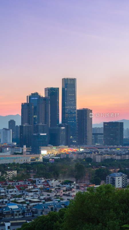 福建省福州乌山风景区俯瞰夕阳下的城市风光