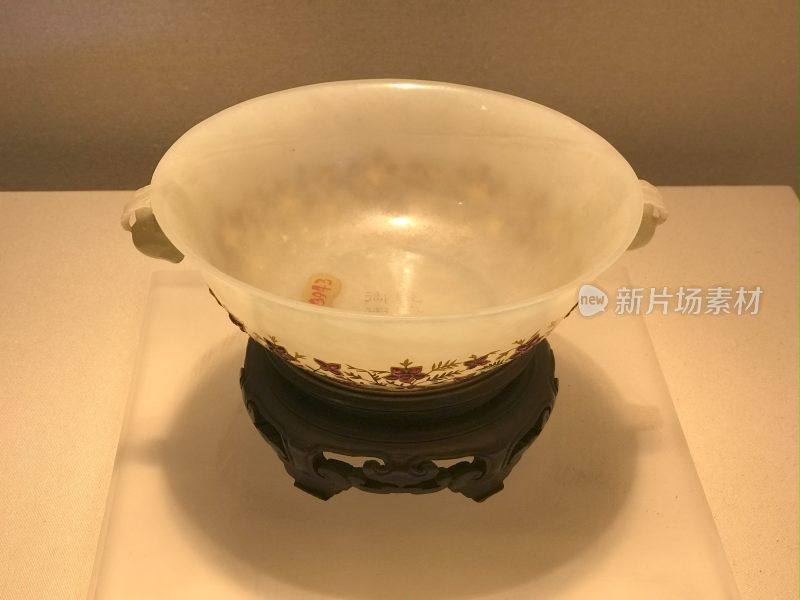 故宫博物院双耳玉碗展品