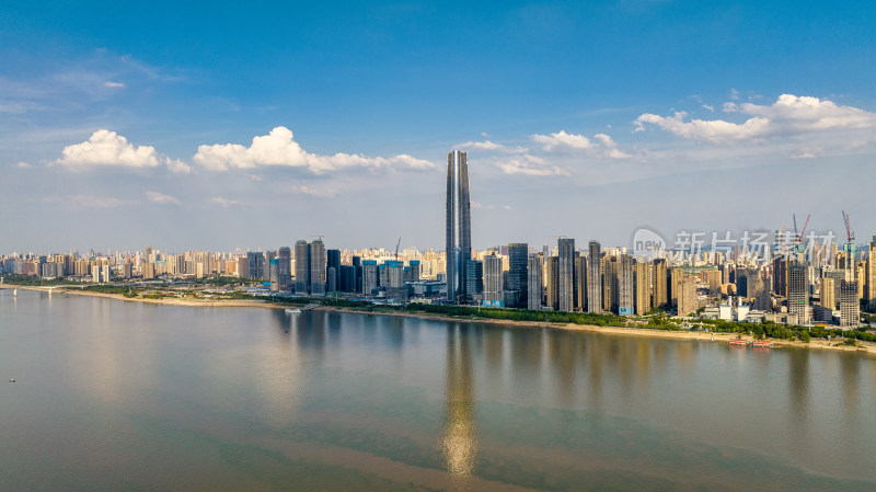 中国湖北武汉绿地中心与长江航运