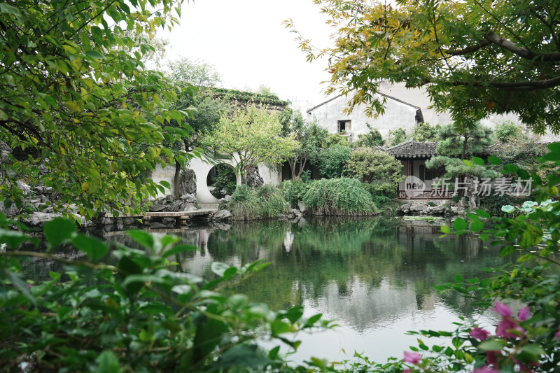 苏州园林艺圃响月廊