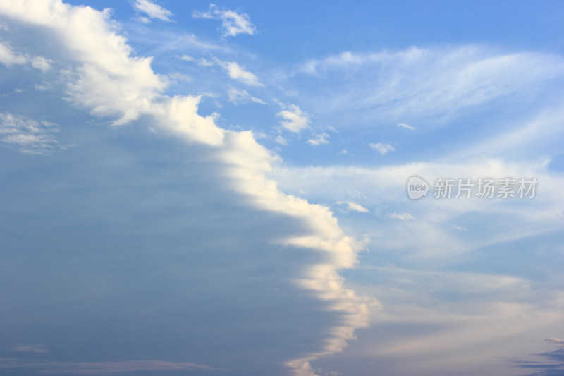 蓝色的天空云景