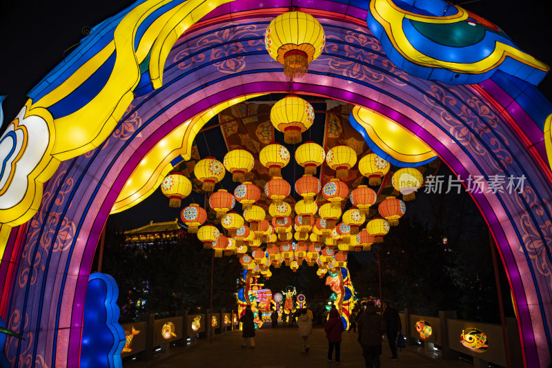 大唐芙蓉园中式传统风格夜间花灯景观