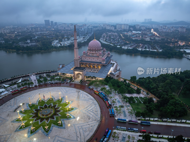 马来西亚布城粉色水上清真寺建筑景观航拍