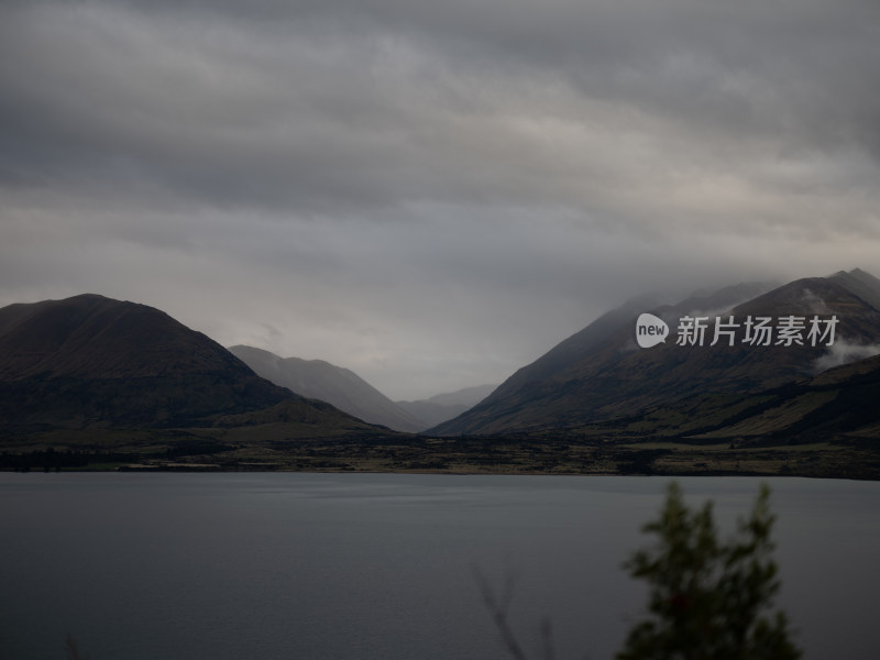 新西兰山顶远眺湖景 最高峰