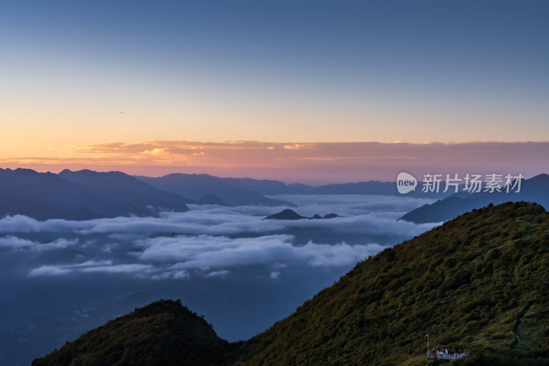 四川万源八台山云海日出朝霞