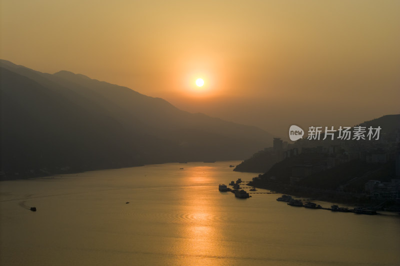 重庆市巫山县傍晚夕阳风光