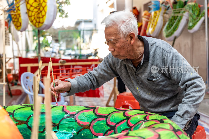 揭西五经富非遗鲤鱼灯制作