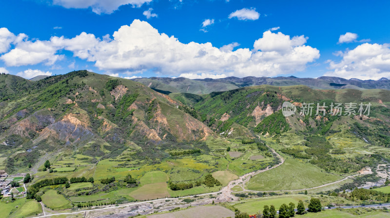 四川甘孜道孚县八美的高原山区风光