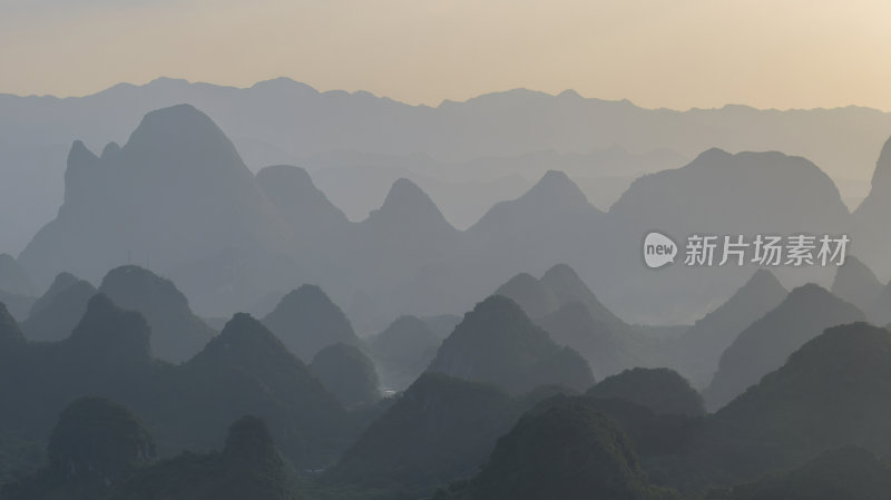 桂林阳朔喀斯特地貌水墨画山水画