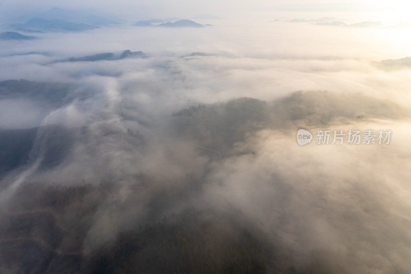 清晨山川迷雾平流层航拍图