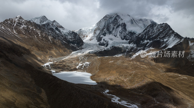 航拍西藏拉萨琼穆岗嘎雪山风景