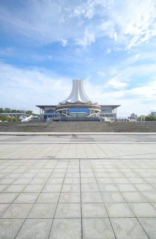 广西南宁国际会展中心城市风光建筑蓝天白云