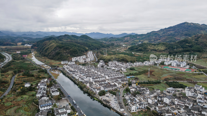 安徽呈坎村山村秋景徽派建筑群航拍