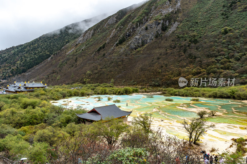 四川阿坝藏族羌族自治州黄龙风景区