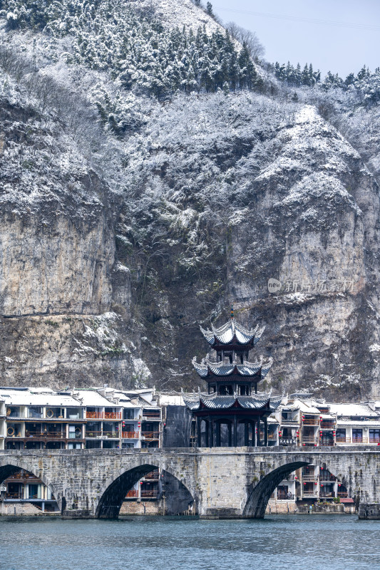 航拍东方威尼斯镇远古城雪景