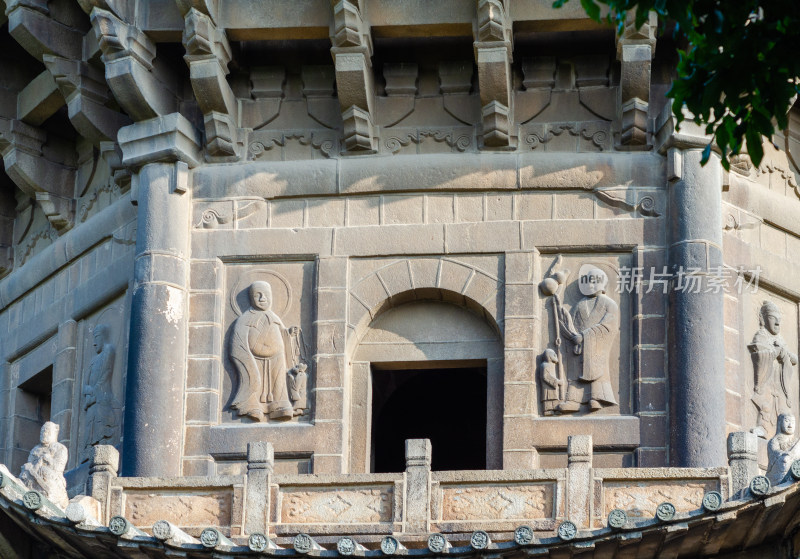 泉州开元寺的石塔上的宗教人物浮雕