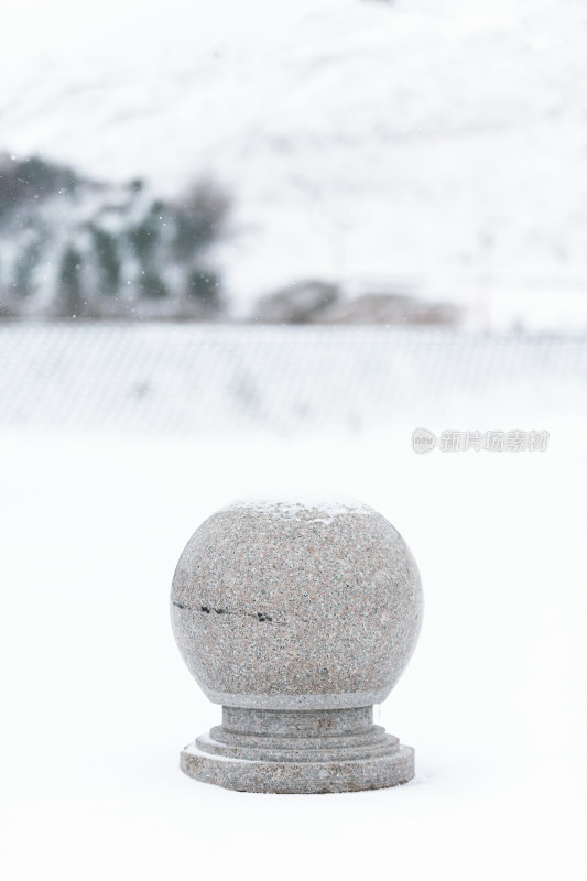 冬天白雪覆盖的路敦