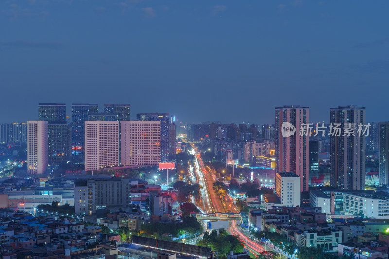 佛山礌岗公园魁星阁眺望城市高楼建筑夜景