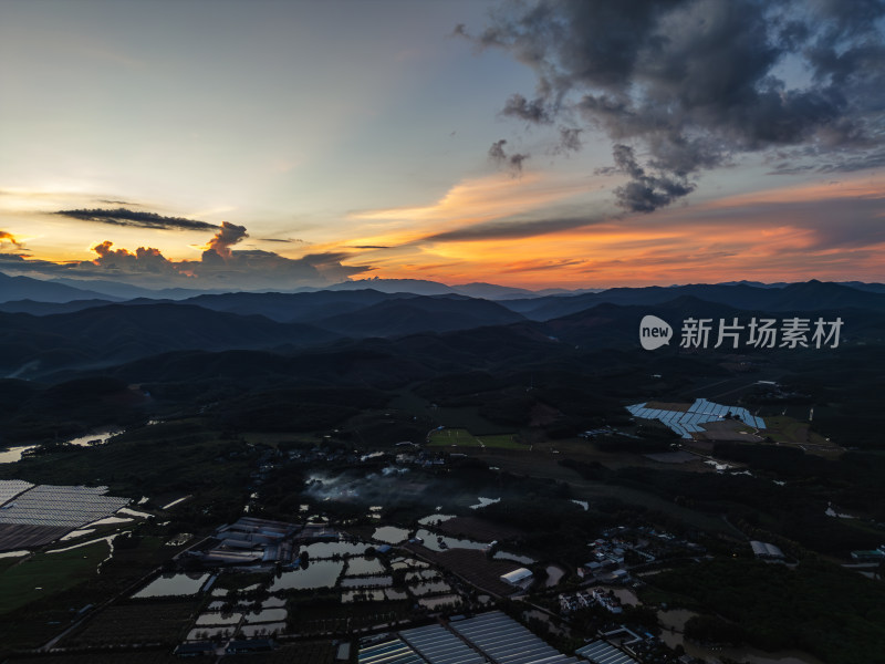 航拍日落晚霞农村田园风光