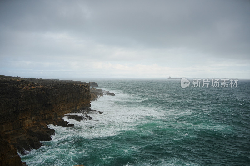 葡萄牙大西洋海岸：狂野悬崖与汹涌海浪