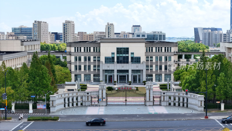 现代建筑学校大门全景