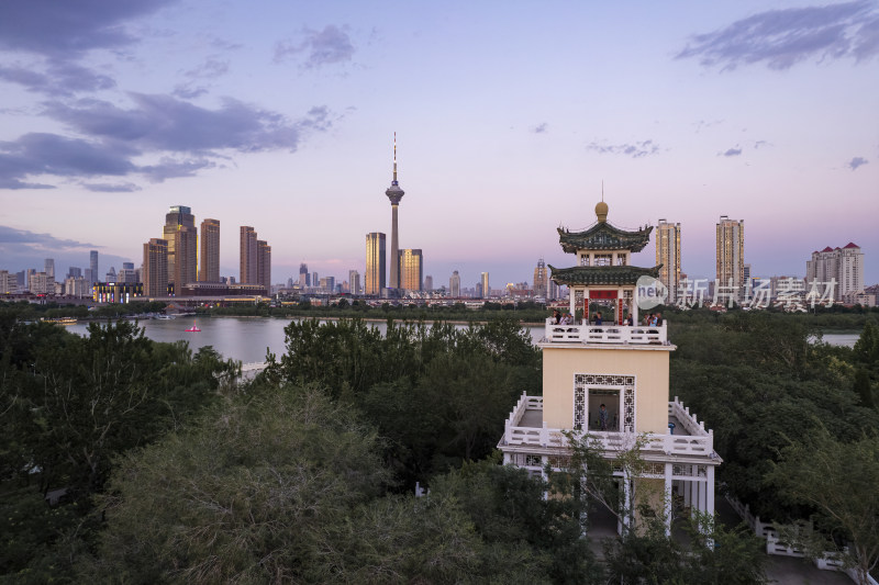 天津天塔湖水上公园景区城市日落晚霞风光