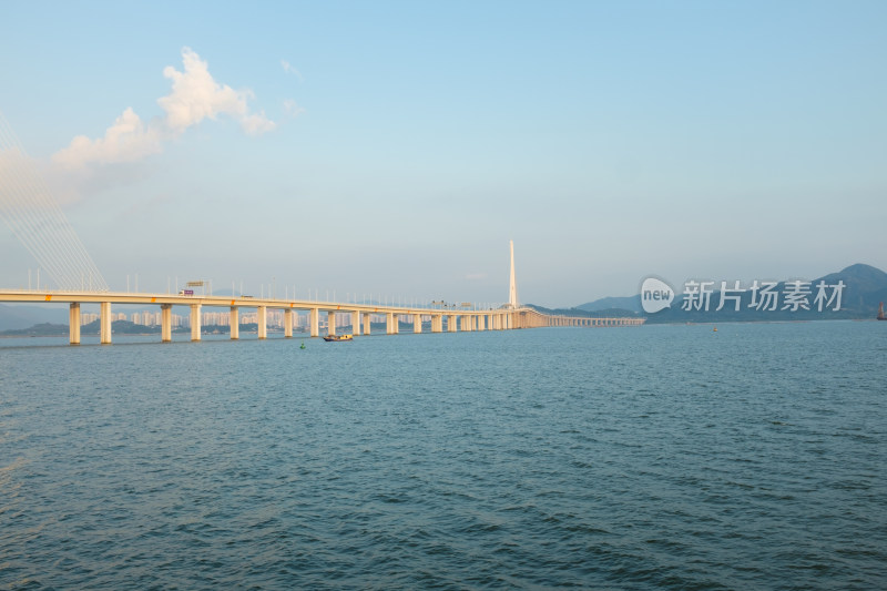 广东深圳湾大桥夕阳风光 跨海大桥