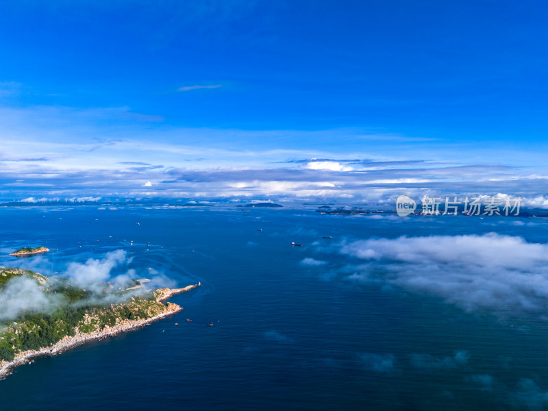 蓝色海洋大海海岛风光航拍图